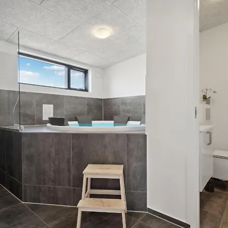 بيت للعطل In With Sauna *